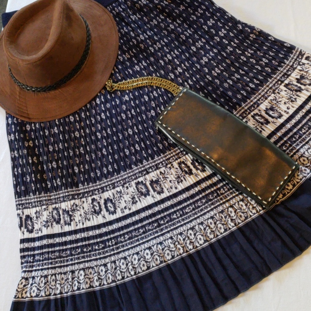 Midi skirt (size M runs big)